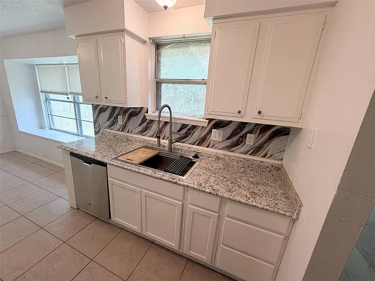 6622 Castleview Ln — Photo 12