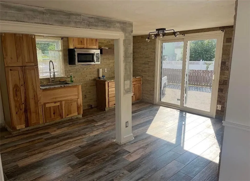 2 bed, 1.0 bath, 832 sqft, $1,950 — Photo 4