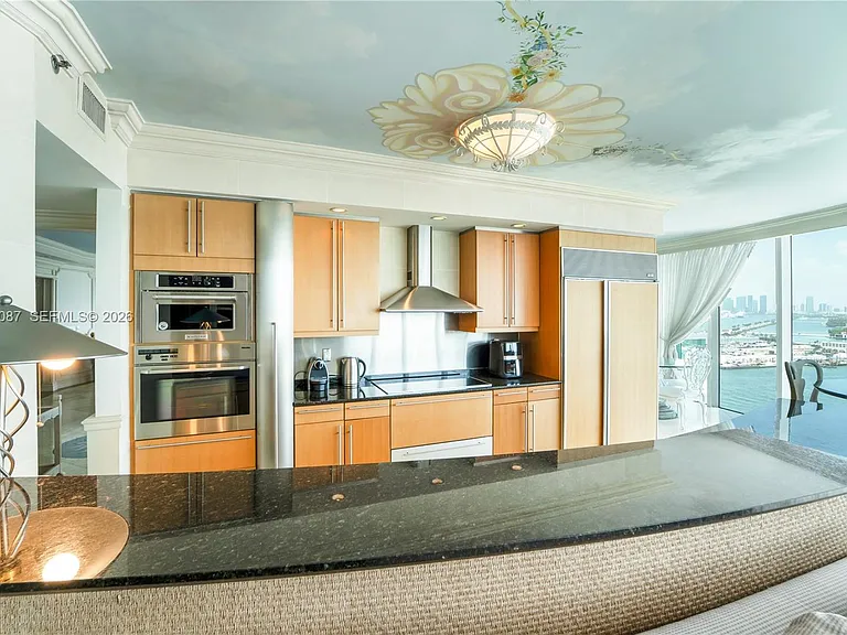 1000 S Pointe Dr #2501 — Photo 38