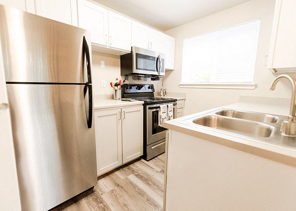 Puyallup Apartments - Cambridge on Seventh Apartments - Kitchen