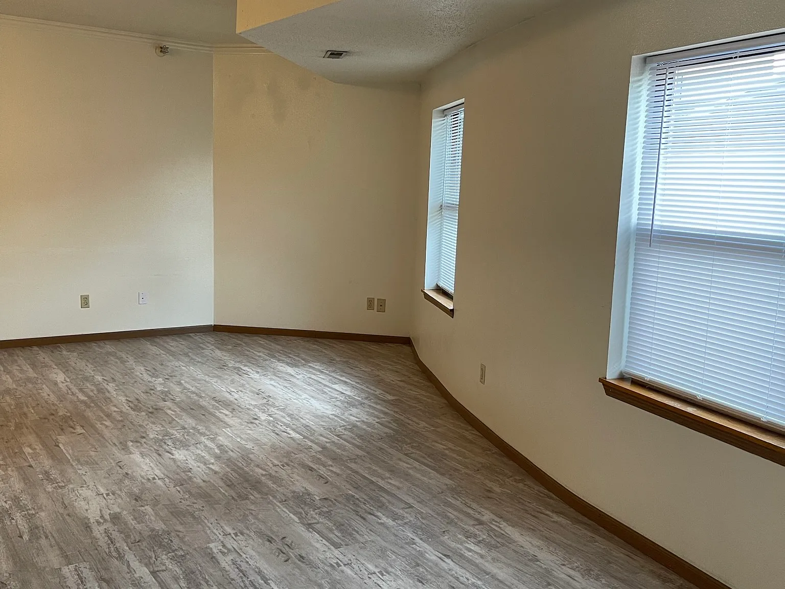 5 bed, $3,860 — Photo 4