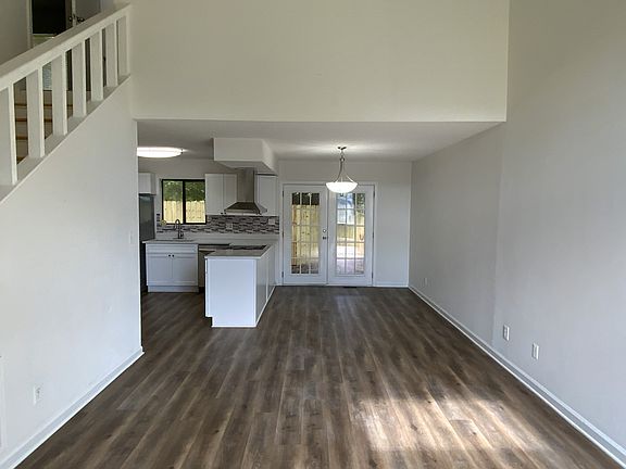 2nd image of 3975 Darryl Ln