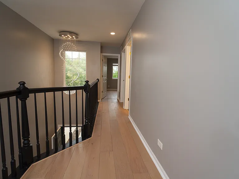 1039 Woodview Ct — Photo 6