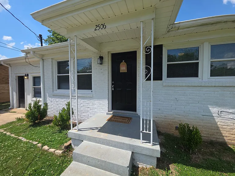 2506 Jeri St NW — Photo 2