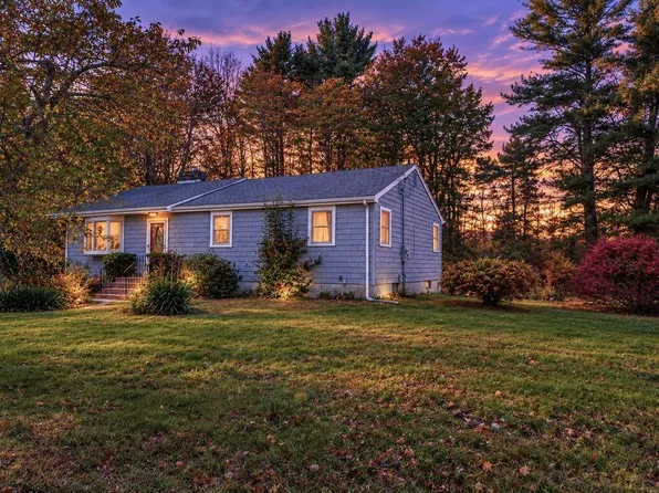 489 Middle Rd, Acushnet, MA 02743
