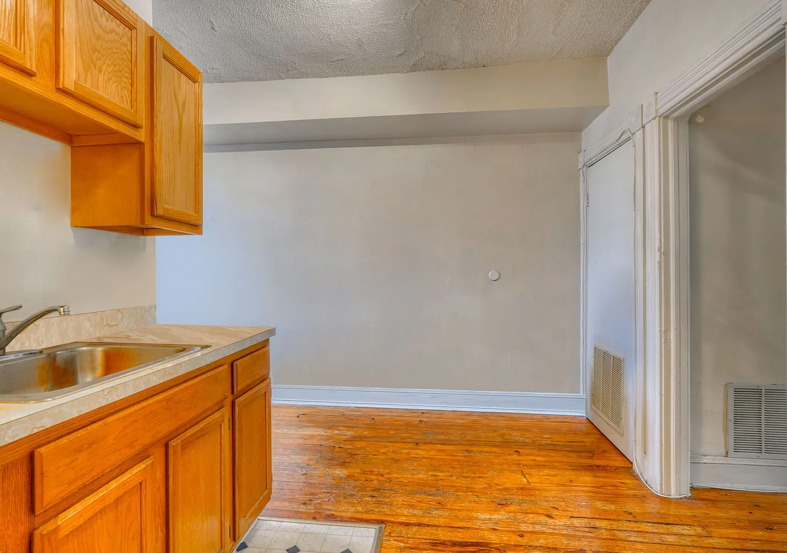 2724 Maryland Ave — Photo 1