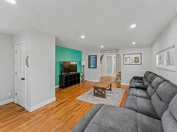 68 Putnam Avenue, Valley Stream, NY 11580