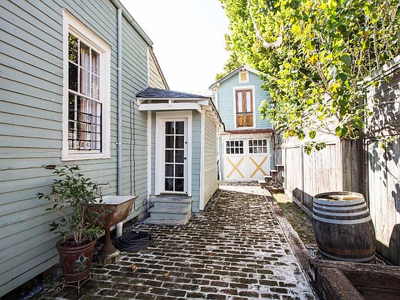 4th image of 1214 Piety St
