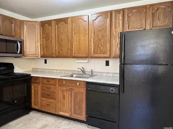 280 Lowndes Avenue #3G, Huntington Station, NY 11746