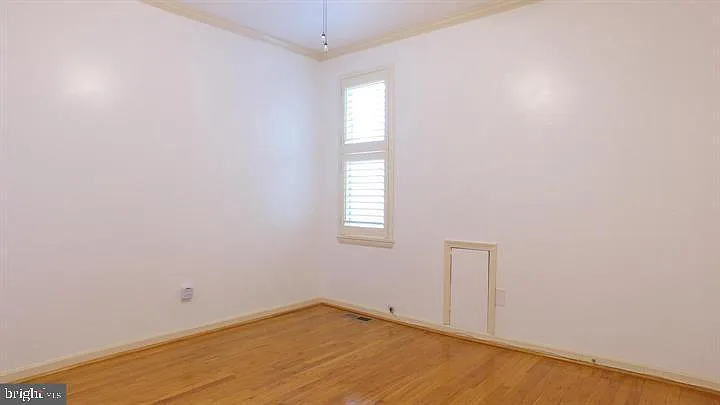 1209 E St NE — Photo 21