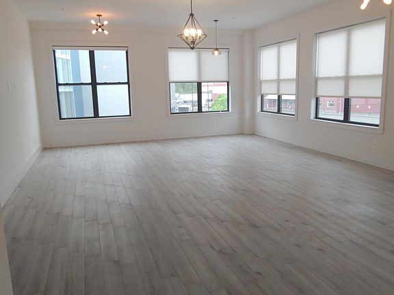 3rd image of 310 Hoyt St #2