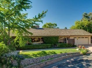 3848 Hampstead Rd, La Canada Flintridge, CA 91011