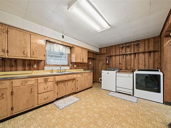 5th image of 215 S 4th St