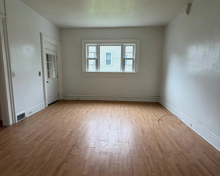 38 E Albany St — Photo 9