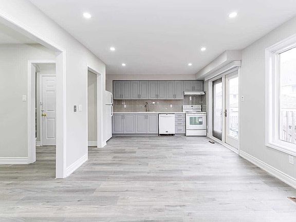3rd image of 10 Sandmere Ave