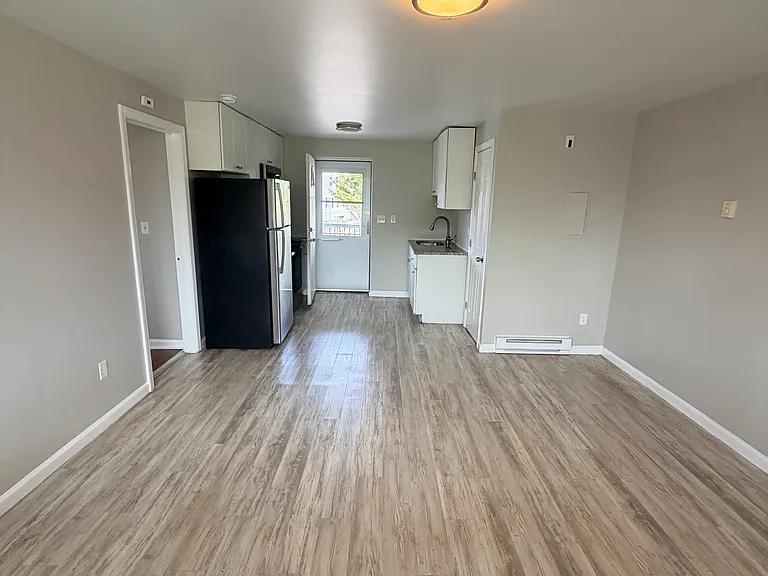129 Cosey Beach Ave #B2 — Photo 2