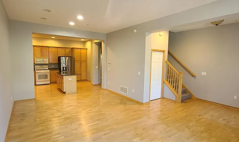 5920 Oxford St #15 — Photo 8