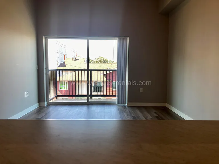 203 E Laurel St — Photo 101