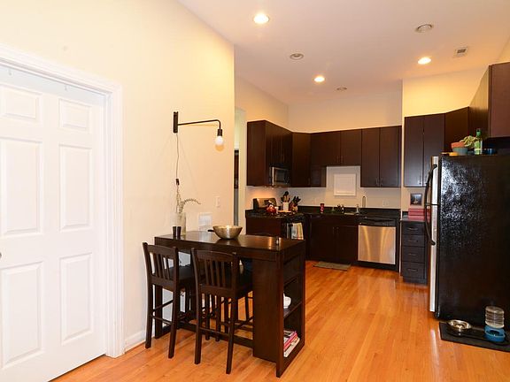 3rd image of 705 N Milwaukee Ave APT 3F