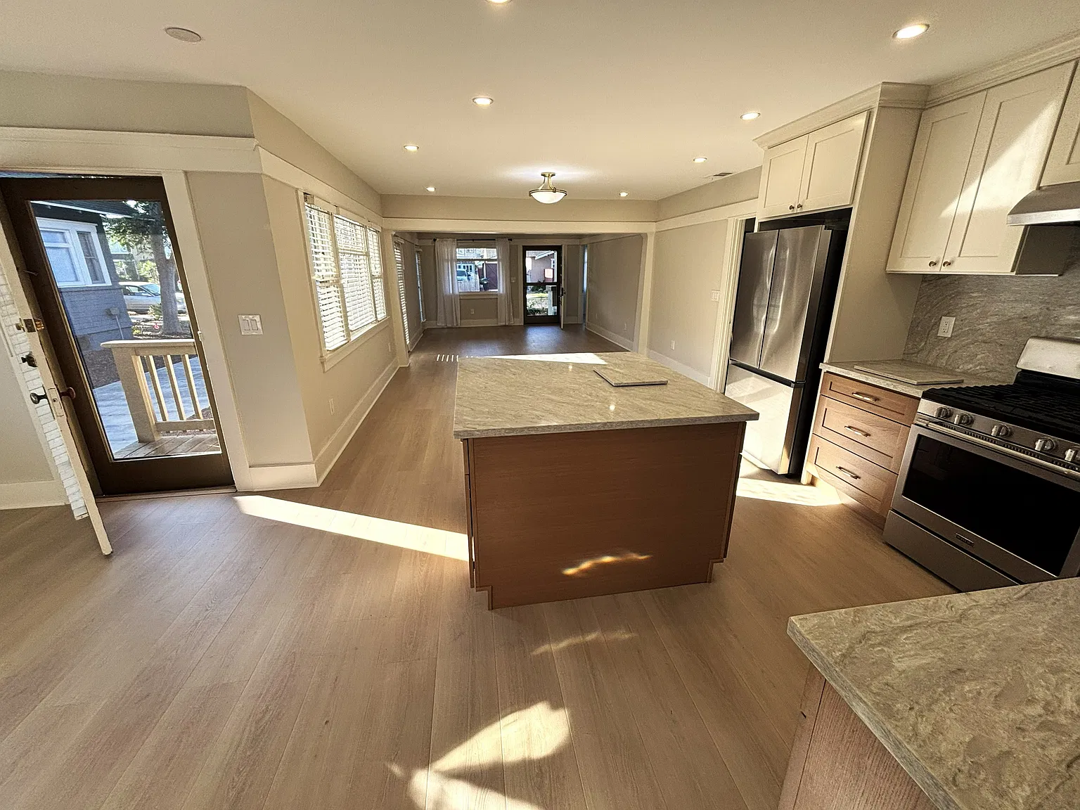 3 bed, 1405 sqft, $4,850 — Photo 4
