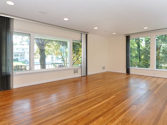 5th image of 437 Orienta Ave