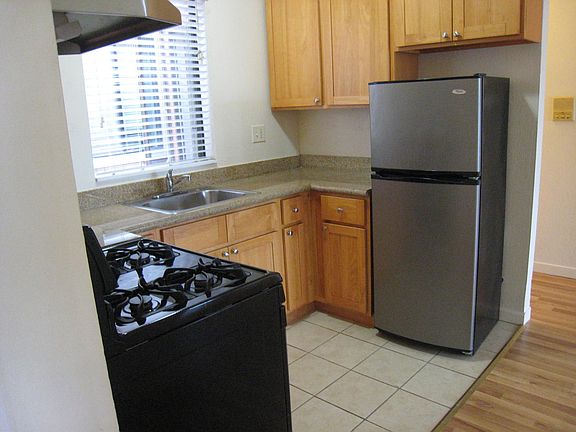 4th image of 1078 Howard St #203
