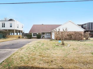 206 Bay Colony Dr, La Porte, TX 77571