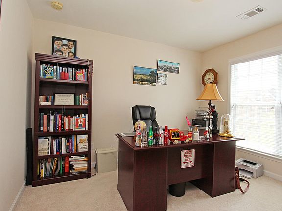 Bedroom turned into an Offic