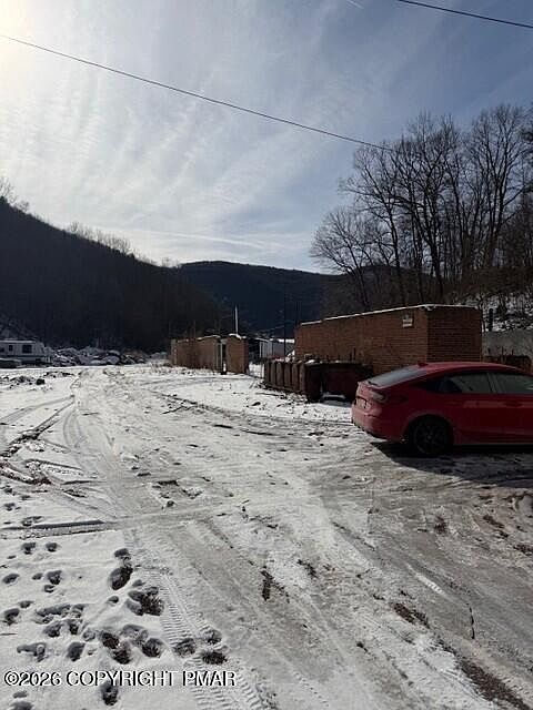 1st image of 123 Laurel St