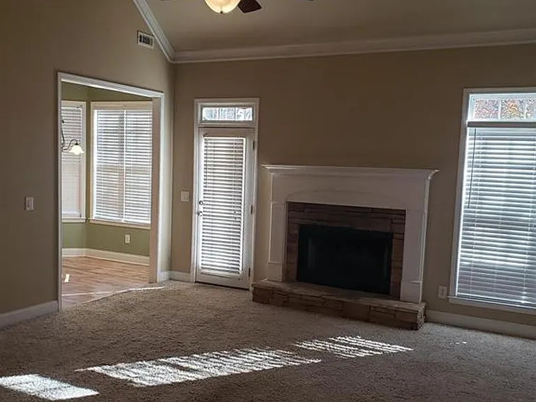 426 Stillwood Dr — Photo 5