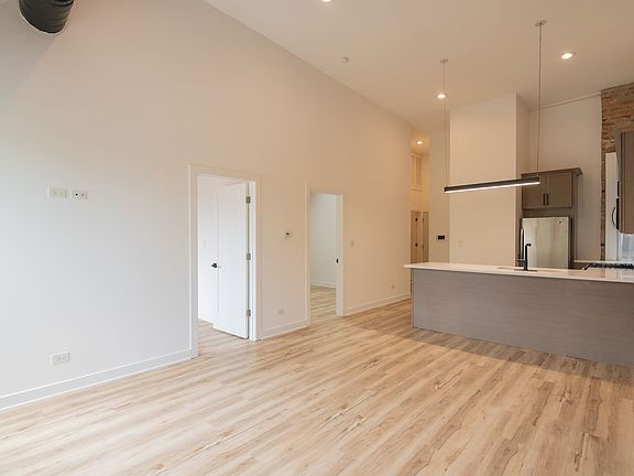 5th image of 1907 S Blue Island Ave #6
