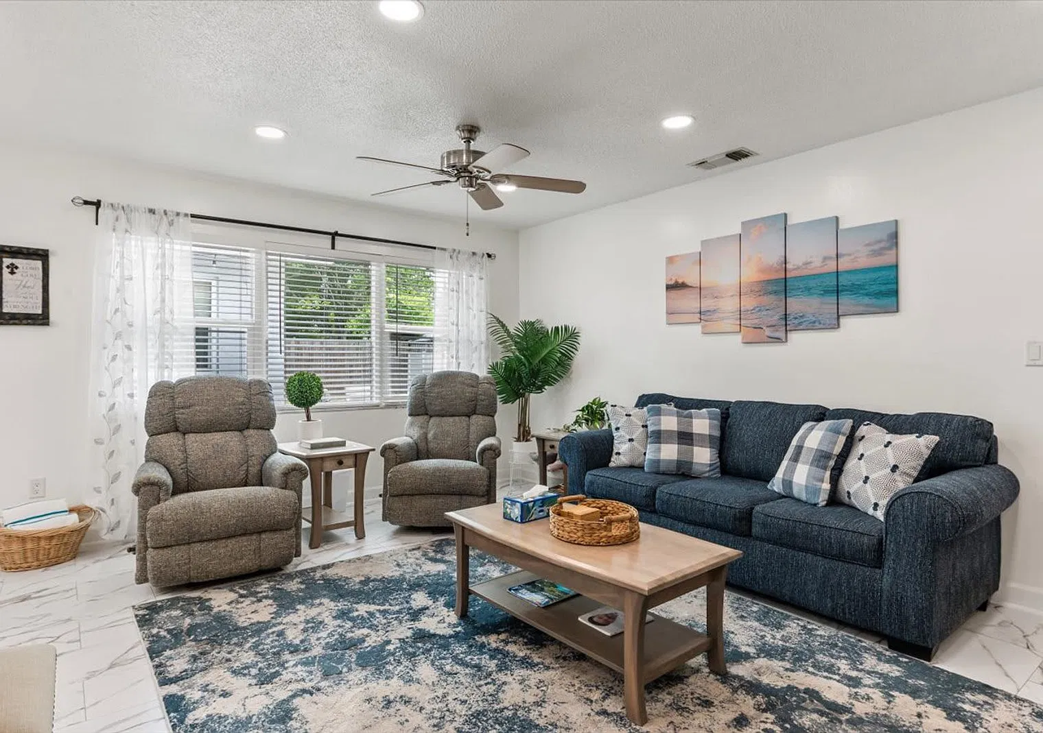 3 bed, 2.0 bath, 1765 sqft, $5,016 — Photo 2