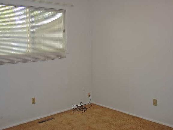 4th image of 1722 Lynn Ave