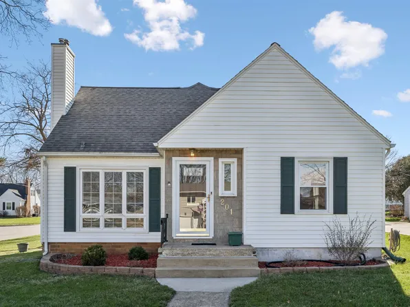 201 Derbyshire Rd, Waterloo, IA 50701