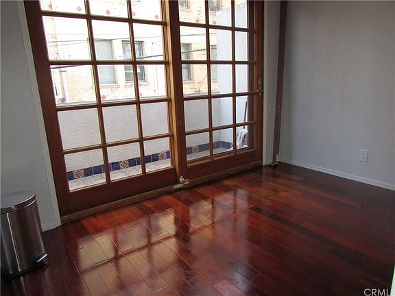 dining area with French door slider to balcony