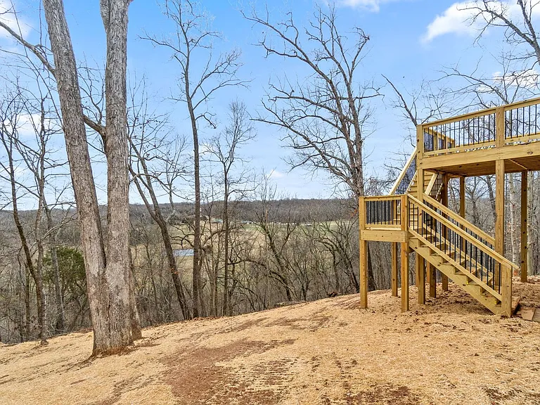 2129 Powell Rd — Photo 29