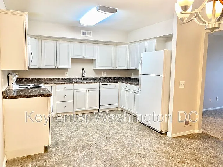 17405 Pipers Way — Photo 4