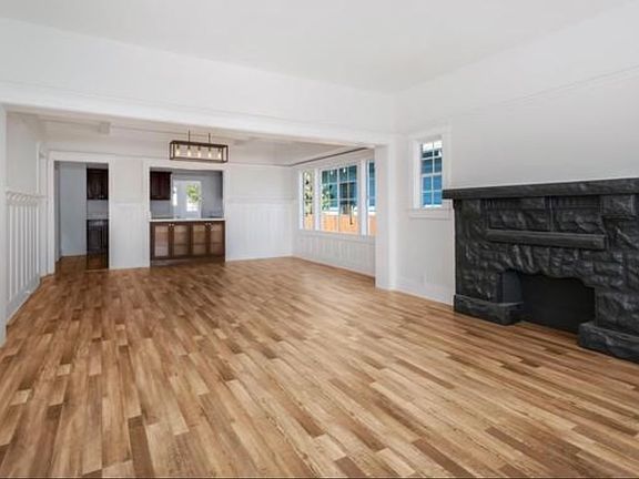 2nd image of 225 W 56th St