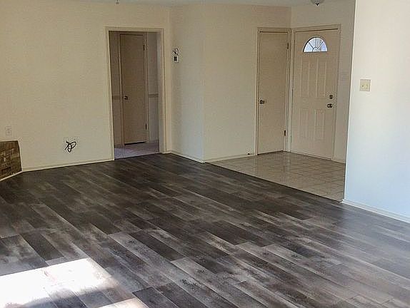4th image of 5107 Woodgate Dr