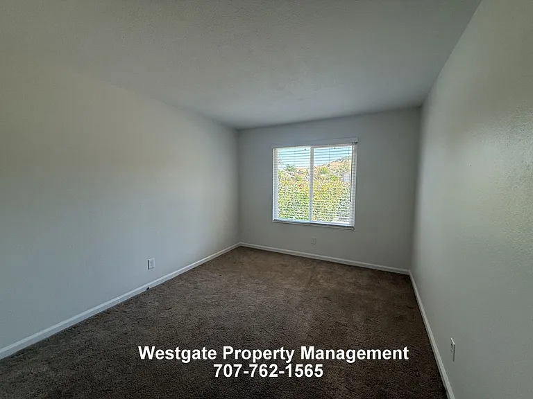 400 Smith Ct — Photo 28