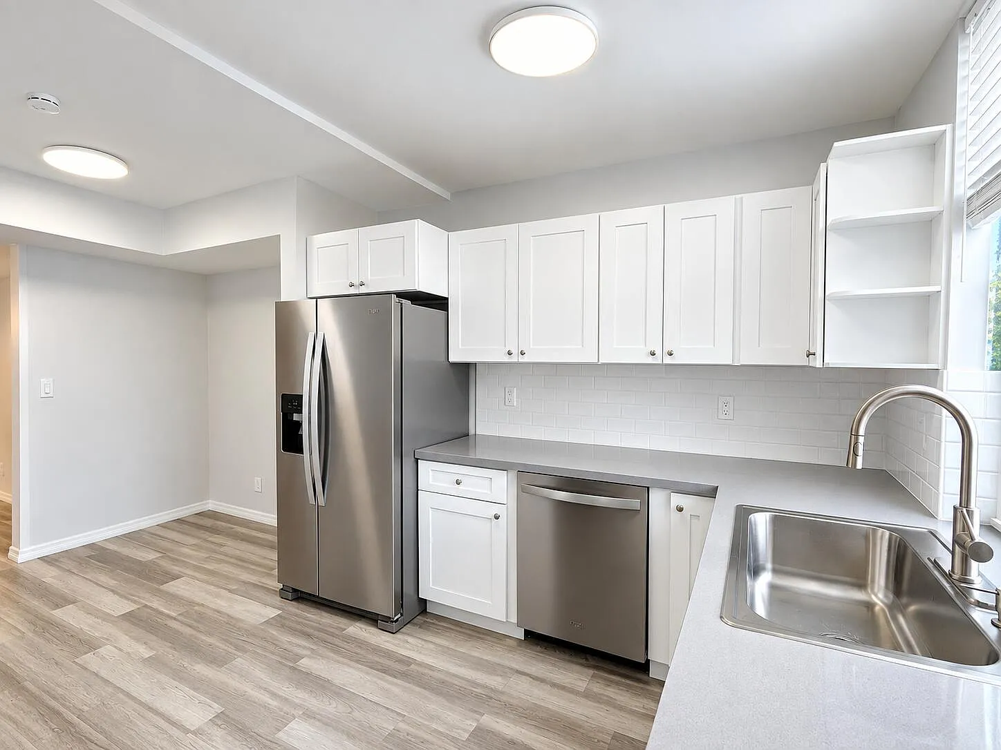 2 bed, 2.0 bath, 1005 sqft, $2,100 — Photo 2