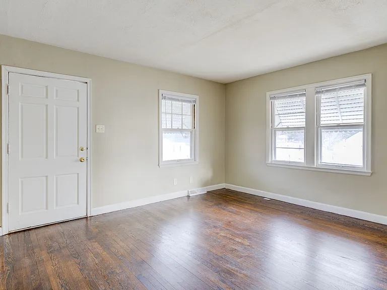 7724 Horatio Dr — Photo 2