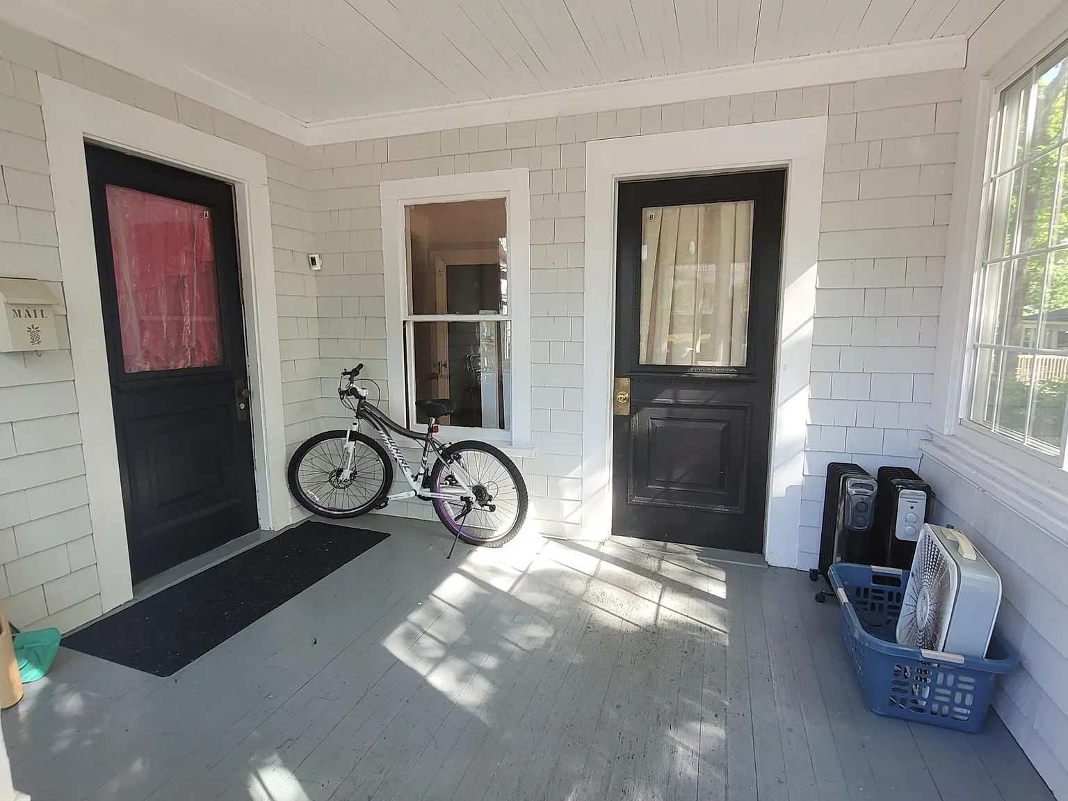 6 Howard Ave — Photo 2