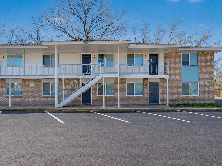 Evanston Apartments — Photo 23