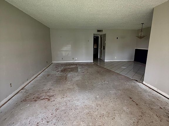 5th image of 1052 North Drive #B