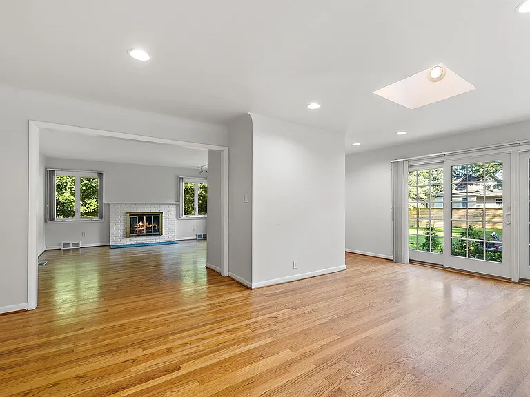966 Woodlea St — Photo 8