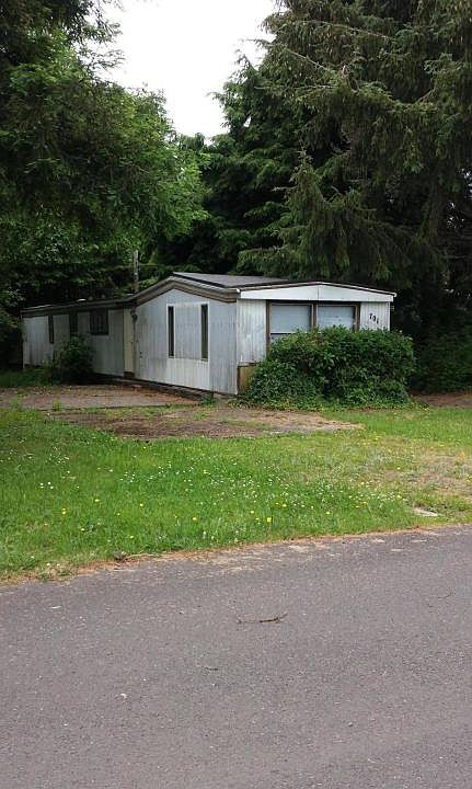 1st image of 701 SE Oar Ave