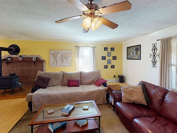 4th image of 4895 Lois Ln
