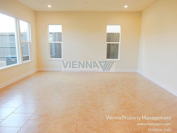 5th image of 1062 Yucca Dr