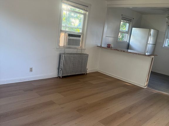 5th image of 662 Willow Ave Floor 2